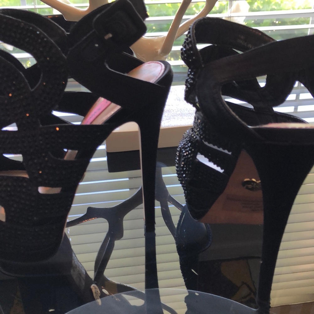 Shoe - Picture 3 of 5
